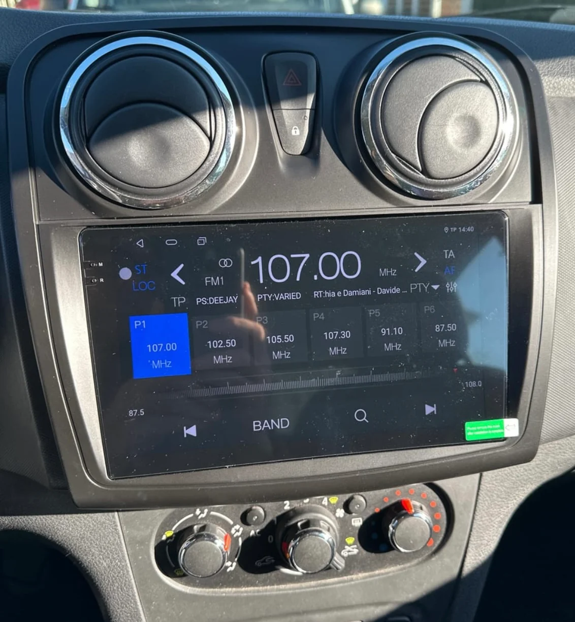 Dacia Sandero 2013-2020 Wireless Apple CarPlay Upgrade Kit - Image 2